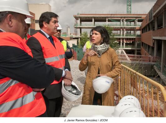 Echániz visita las obras del Hospital General Universitario de Guadalajara