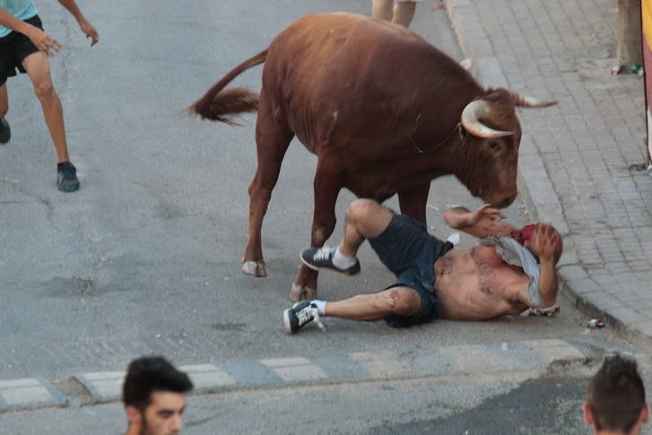 Un varón y su hijo de 15 años, corneados en encierro de Loranca