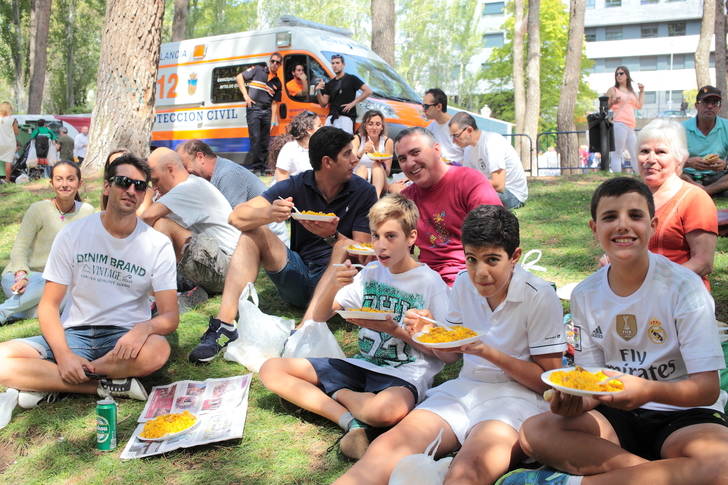 La Paella Solidaria a beneficio de APANAG bate récord de participación con casi 3.900 tickets vendidos