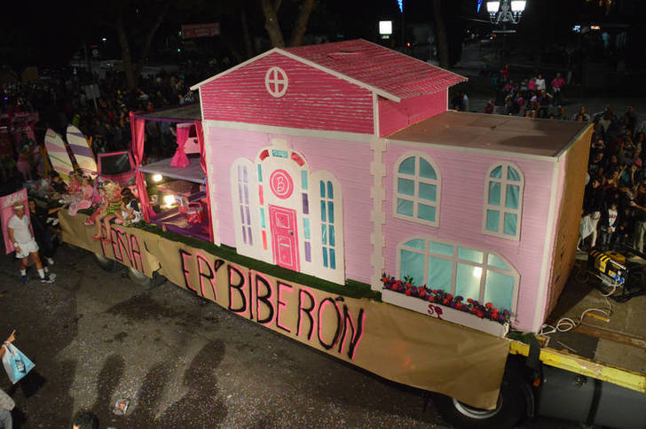 La peña El Cebollón, con 'El imperio persa', ganadora del 40 Desfile de Carrozas