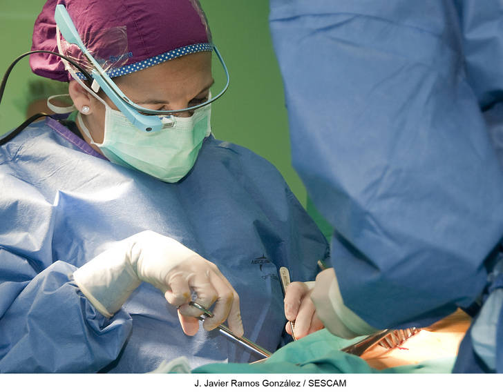 El Hospital de Guadalajara, el primero en España que retransmite intervenciones de aorta vía Google Glass