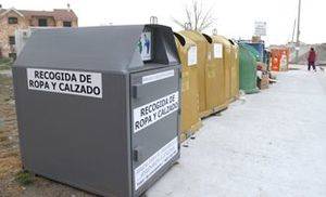 Esta semana se instalan tres contendores para el reciclaje de la ropa usada en Quer