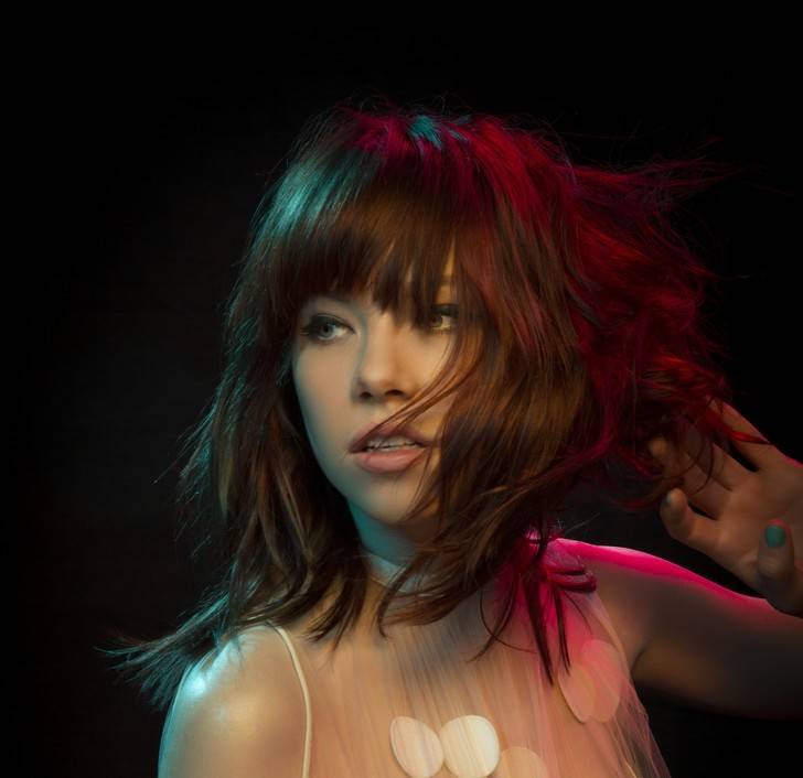Carly Rae Jepsen nos convence con E·MO·TION