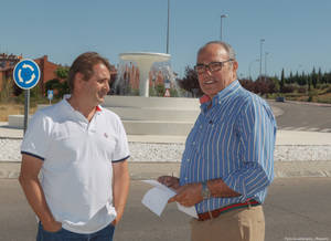 Dos nuevas fuentes adornan las glorietas situadas junto al complejo deportivo de la Fuente de la Niña 