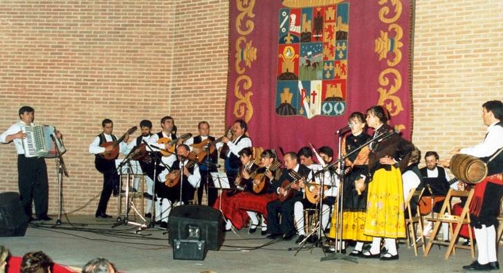 Más de 700 alumnos empiezan el nuevo curso en la Escuela de Folklore