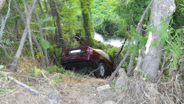 Rescatan a una persona que cayó con su coche al cauce del río Henares