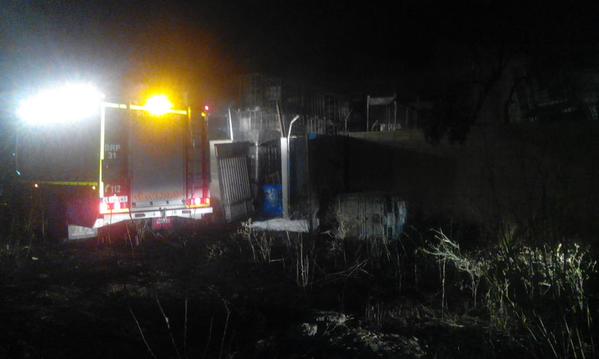 Un bombero herido en el incendio de una nave industrial en Guadalajara