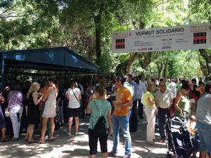 Raciones a cinco euros y bebidas a uno en el vermut solidario de Nipace