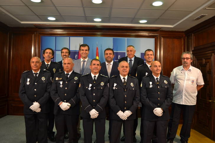 La Junta reconoce la labor de doce agentes de Policía Local de la provincia