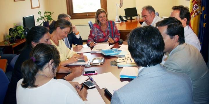 Cospedal señala que el PP pedirá al Gobierno regional que devuelva el 25% de la paga extra a los funcionarios