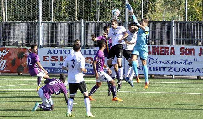 La mala suerte y el árbitro se conjuran contra el Dépor que no puede con el Gernika