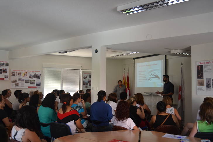 El centro acuático de Guadalajara colabora con el Plan de Empleo de Cruz Roja