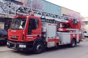 Un incendio se ha declarado este domingo en la planta de reciclaje del polígono industrial de Chiloeches