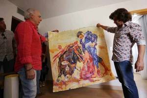 El pintor José Manuel Exojo regala dos obras a Morante de la Puebla