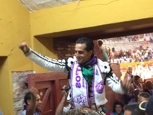 Sólo el buen sexto y un inspirado Iván Fandiño salvaron la tarde de la tercera de Las Cruces