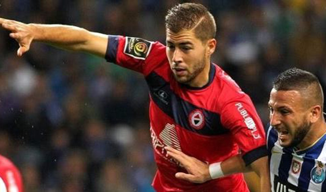 Dennis Nieblas cierra la plantilla del C.D. Guadalajara