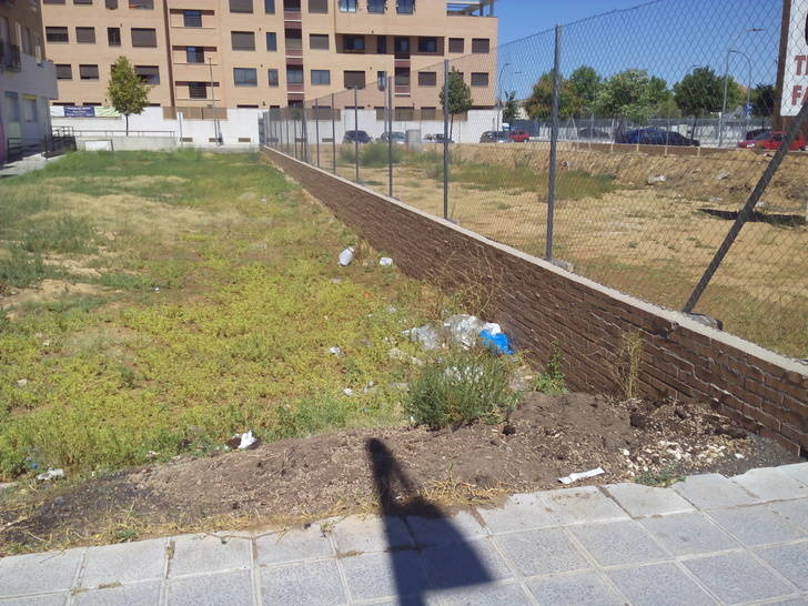 El PP de Azuqueca denuncia el penoso estado de abandono en que se encuentra una zona tutelada por el Ayuntamiento