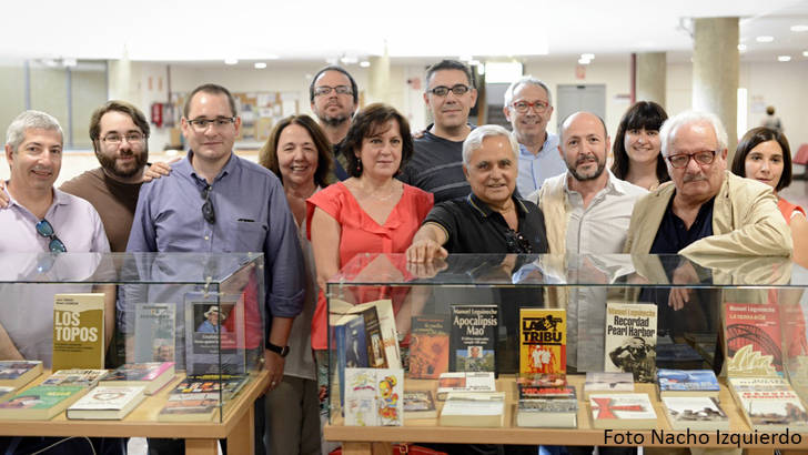 La UNED concluye el curso en homenaje a Manu Leguineche y su legado