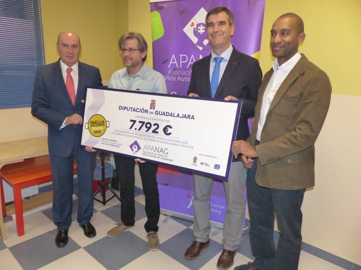 La Diputación hace entrega a APANAG de la recaudación de la Paella Solidaria de Ferias