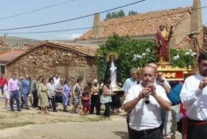 El presidente de la Diputación participa con sus vecinos en las fiestas patronales de Romanillos de Atienza 