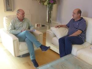 El presidente de la Diputación muestra su disposición para colaborar de forma coordinada en la ayuda a los refugiados