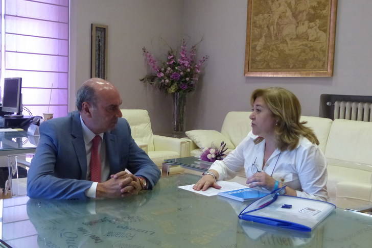 Latre se compromete con UNICEF a difundir por los pueblos el programa Ciudades Amigas de la Infancia