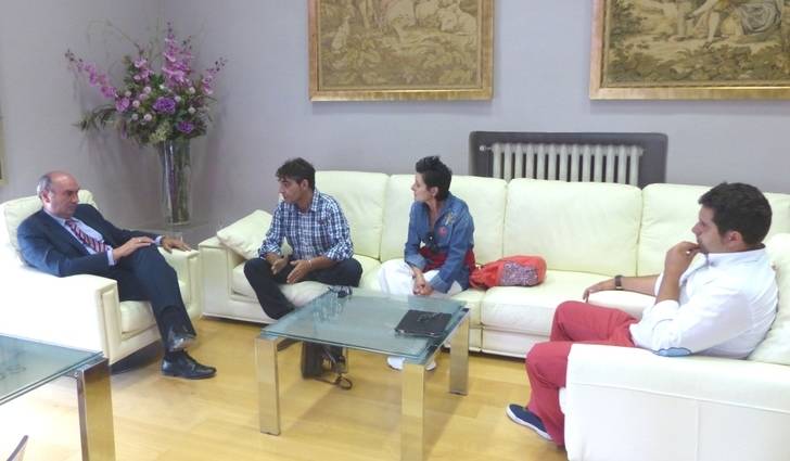 Latre muestra su compromiso con el sector artesano