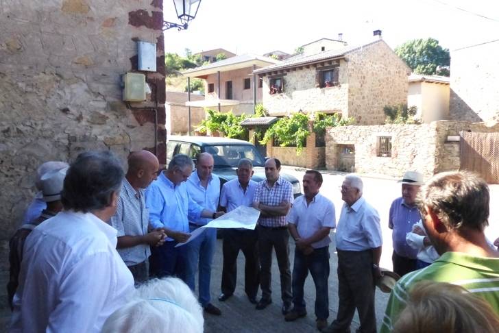 Latre: La Diputación invertirá casi 300.000 euros para resolver el problema del agua en la zona próxima a La Miñosa