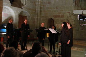 La agrupaci&#243;n coral Ensemble 4/4 vuelve a actuar en la iglesia de Santiago de Sig&#252;enza
