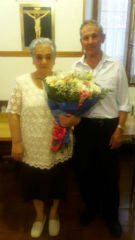Josefa Alc&#243;n y Francisco Cano, homenajeados por sus vecinos con motivo de sus bodas de oro