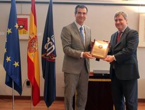 El Ayuntamiento de Guadalajara recibe la Placa de Bronce de la Real Orden al Mérito Deportivo 