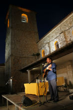 La poesía, y la humanidad, de Antonio Hernández llenaron la Plaza Mayor de Fuentenovilla