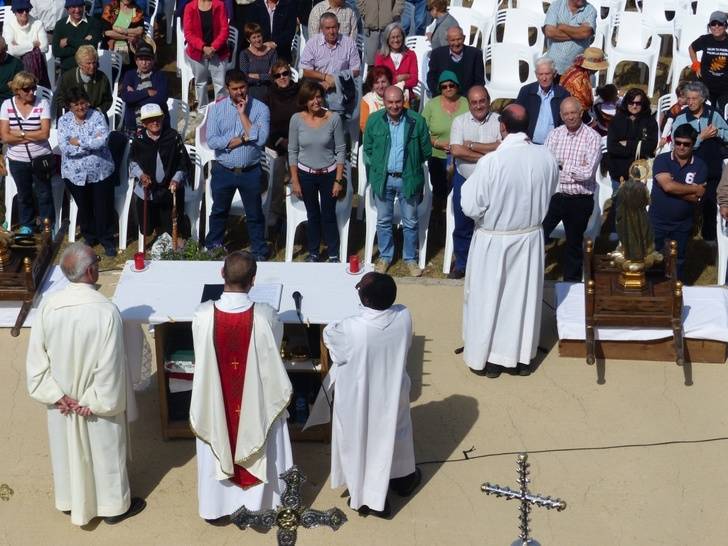 Latre participa en la romería del Alto Rey junto a los vecinos de los pueblos de alrededor
