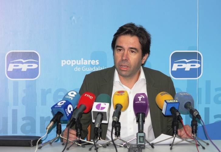 Robisco califica de indecentes e infumables las declaraciones del portavoz de Page sobre los hospitales de Madrid