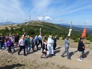 Latre participa en la romería del Alto Rey junto a los vecinos de los pueblos de alrededor