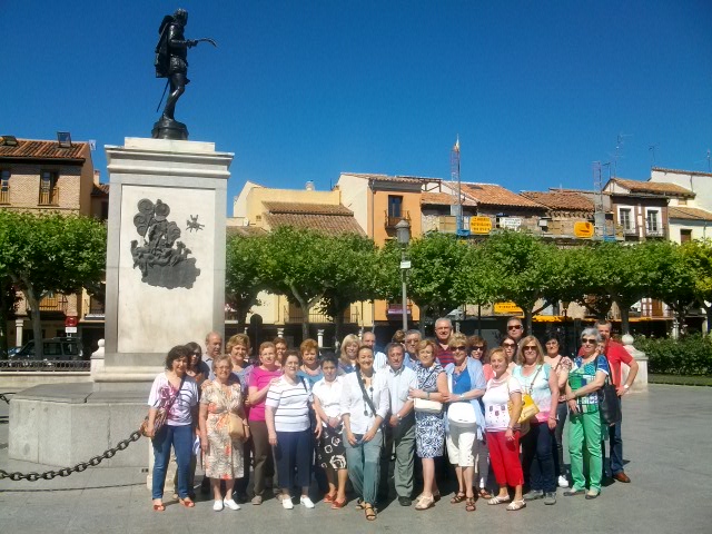 Los clubes de lectura de Alovera de visita cultural en Alcalá de Henares
