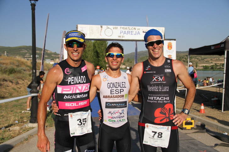 Oscar González vence con autoridad en el VIII Triatlón de Pareja, mientras que Sara Pérez hace lo propio en féminas
