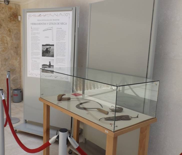 La Diputación muestra útiles de siega en la Posada del Cordón