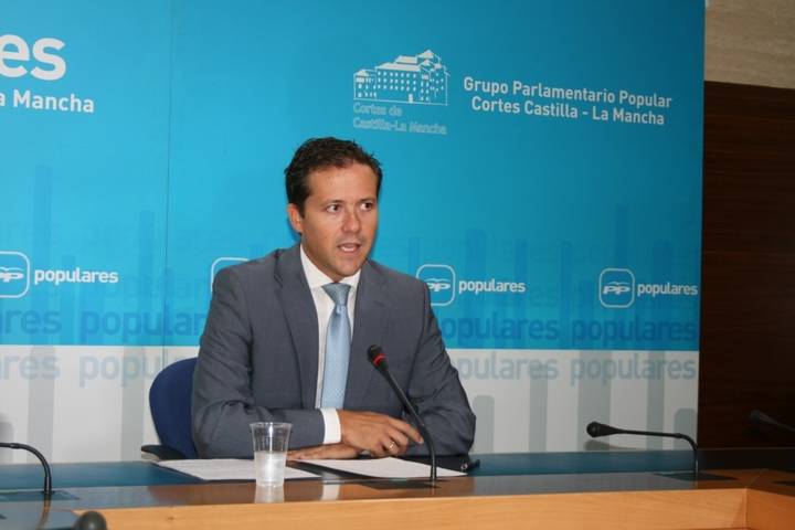 Velázquez pide a Page que dé explicaciones urgentes sobre el escándalo Ruiz Molina