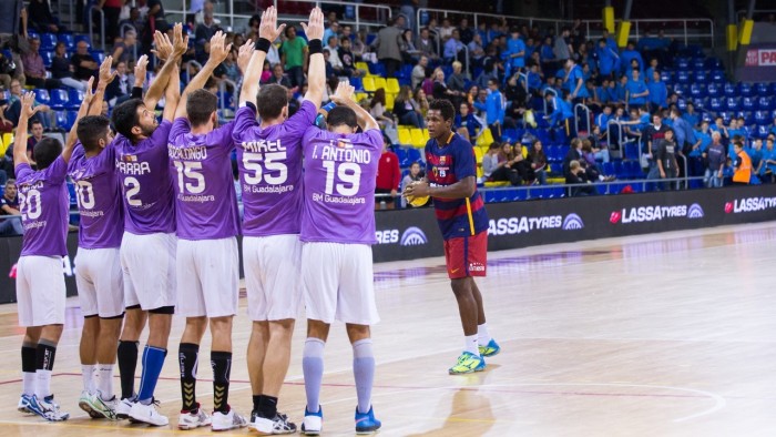 El BM Guadalajara no consigue romper la imbatibilidad del FC Barcelona Lassa