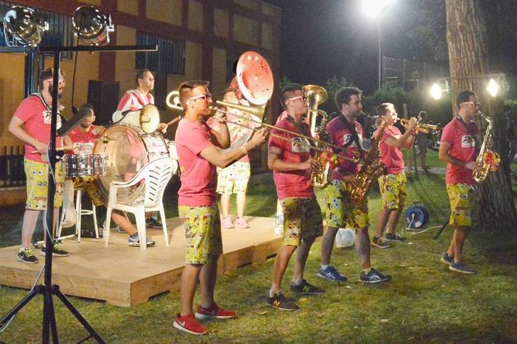 Aforo completo en la primera sesión del programa 'Viernes a la luna' de Azuqueca