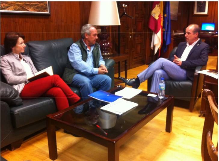 El delegado de la Junta destaca el potencial turístico que puede aportar a la Sierra Norte la tradición minera de la comarca