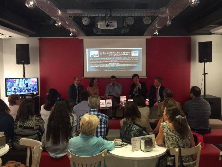 Roberto Mangas presenta su libro sobre el acoso escolar: A la salida te espero