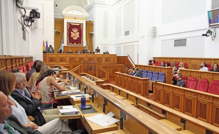 Page cambia la Ley para poner a su elegida al frente de RTVCM