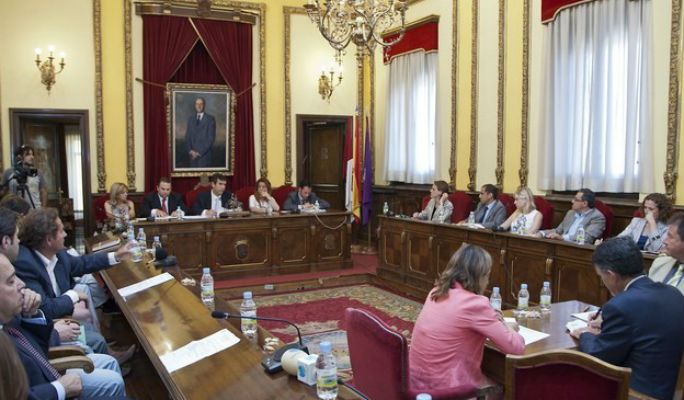 Aprobada la propuesta que exige a los concejales con compatibilidad profesional dar cuenta de sus actividades