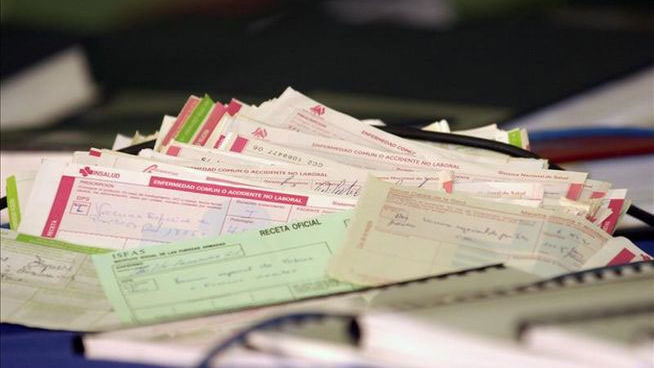 Detenida una mujer por robar un talonario de recetas especiales y vender medicamentos