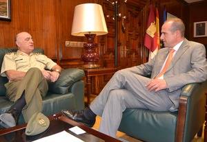 El delegado de la Junta en Guadalajara se reúne con el subdelegado de Defensa en la provincia