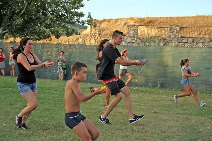 Pareja se prepara para vivir inténsamente sus fiestas en honor a la Virgen de los Remedios