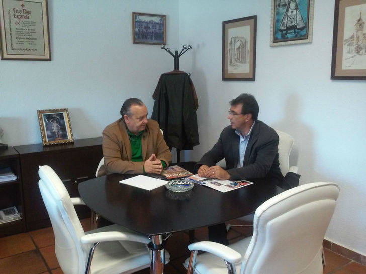 El Ayuntamiento de el Casar-Mesones subvenciona con becas-comedor a 92 alumnos, mientras la Junta sólo llega a 54