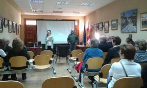 Los Servicios Sociales y Cáritas Parroquial explican a los vecinos de Jadraque el problema sirio